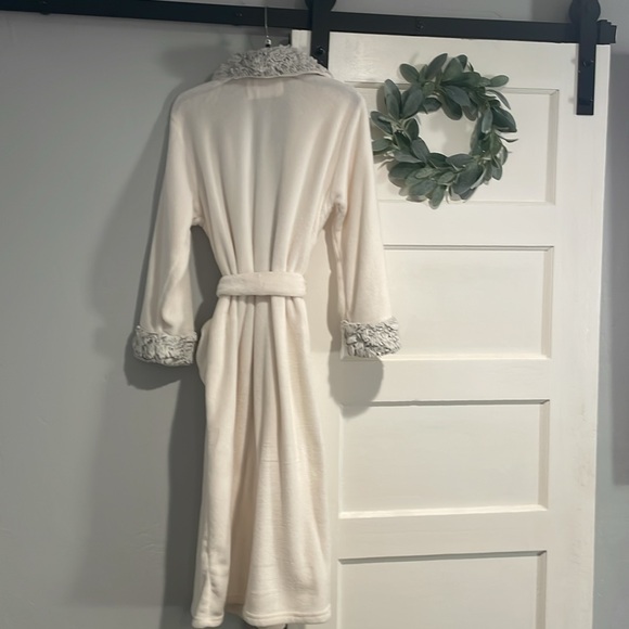 Soft and warm Robe - Picture 5 of 5